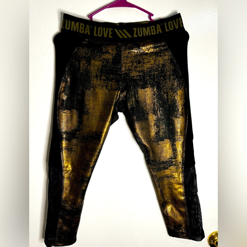 Zumba Capri leggings- Love panel Gold sz- L